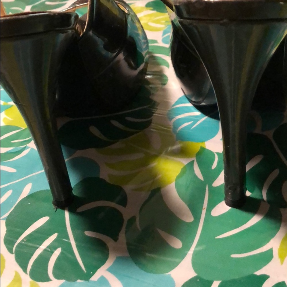 Guess - Picture 4 of 4